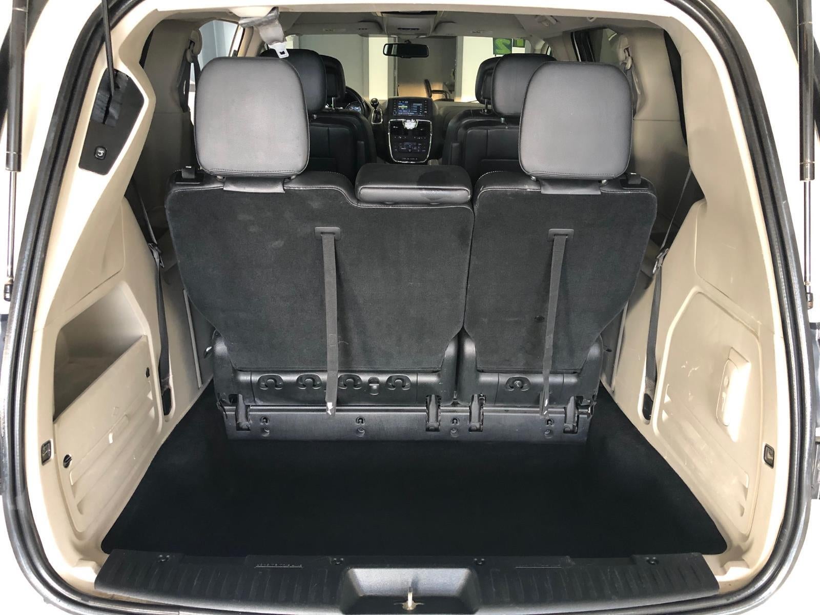 2012 Chrysler Town & Country Touring