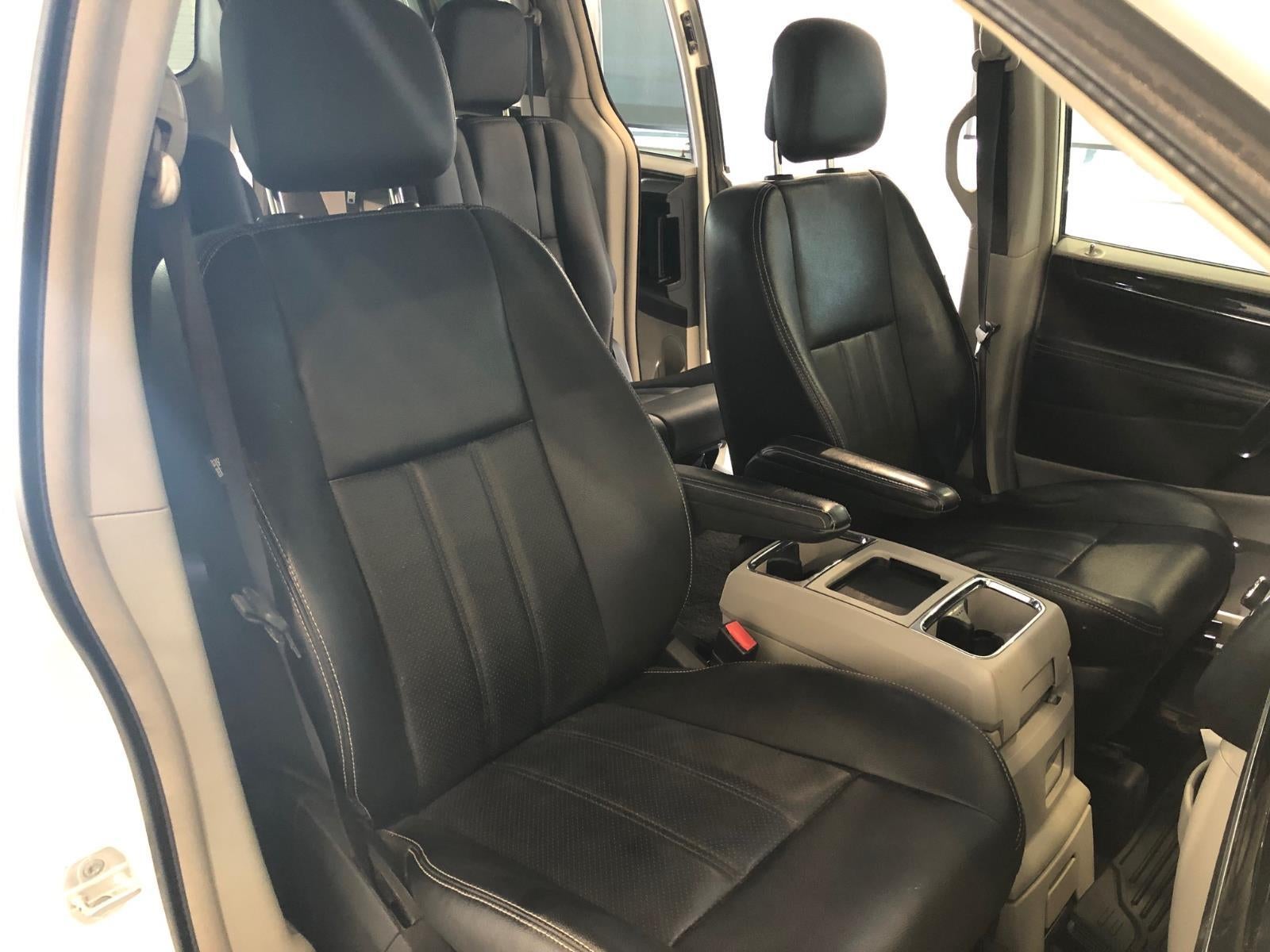 2012 Chrysler Town & Country Touring