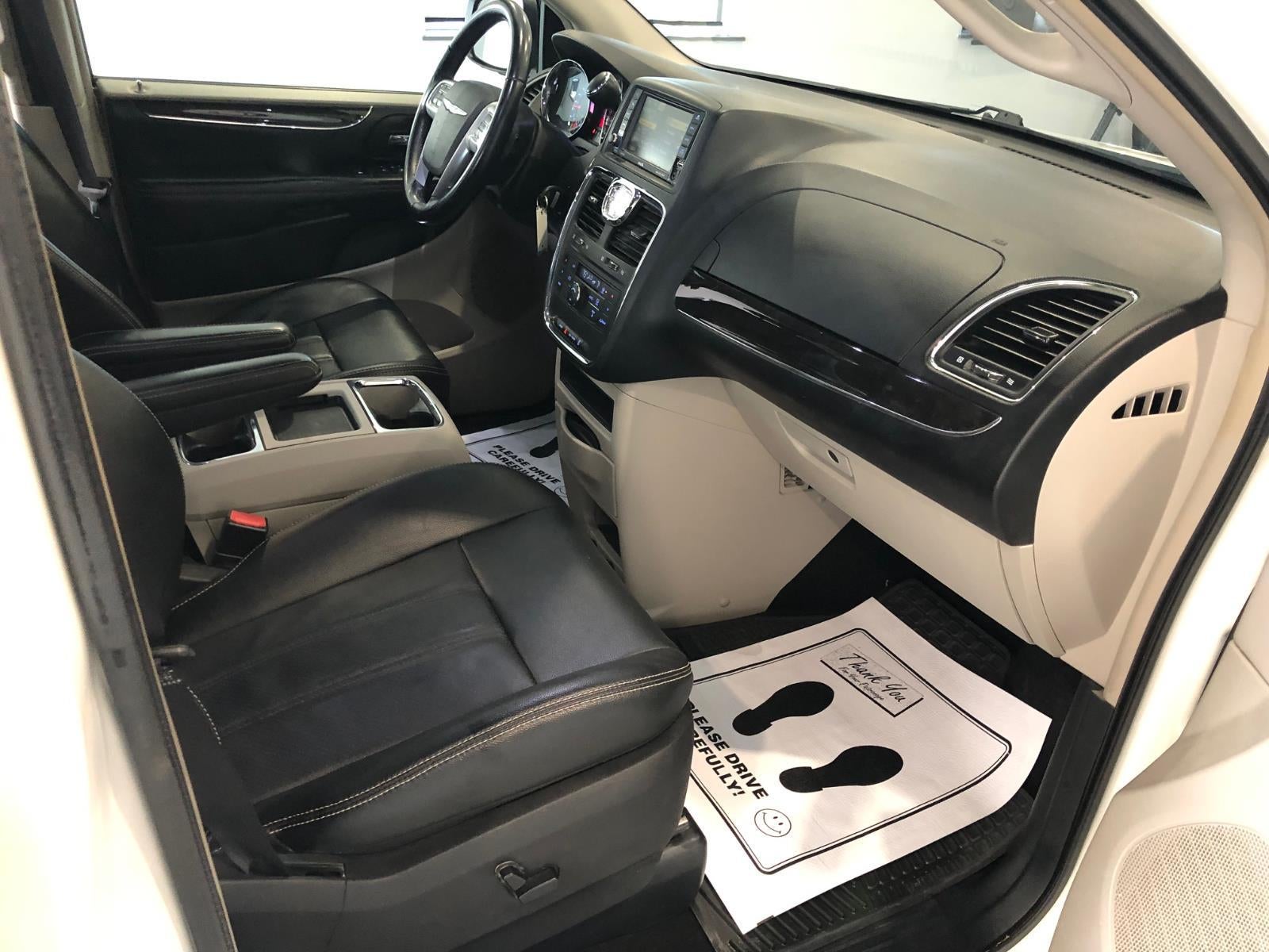 2012 Chrysler Town & Country Touring