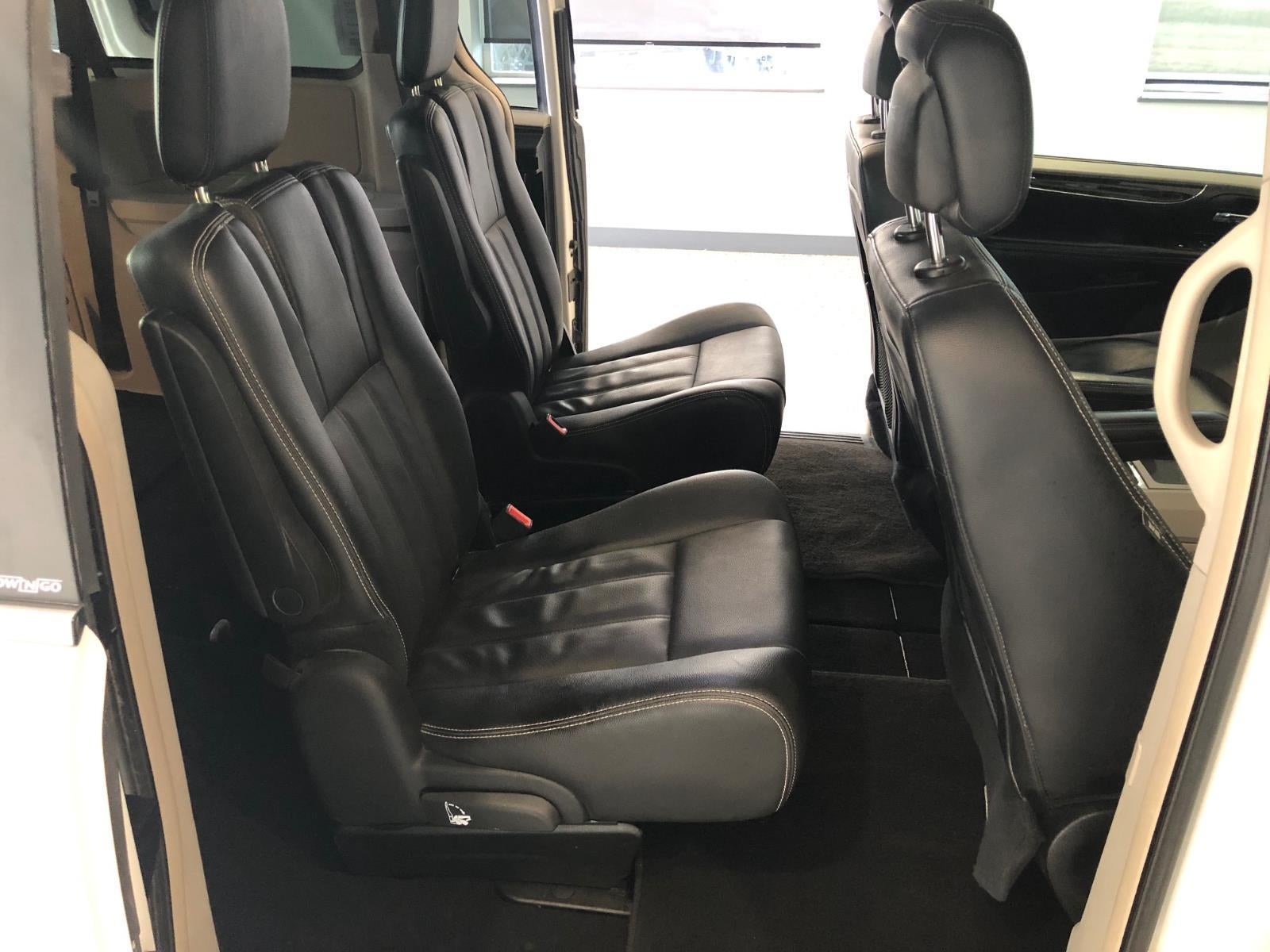 2012 Chrysler Town & Country Touring