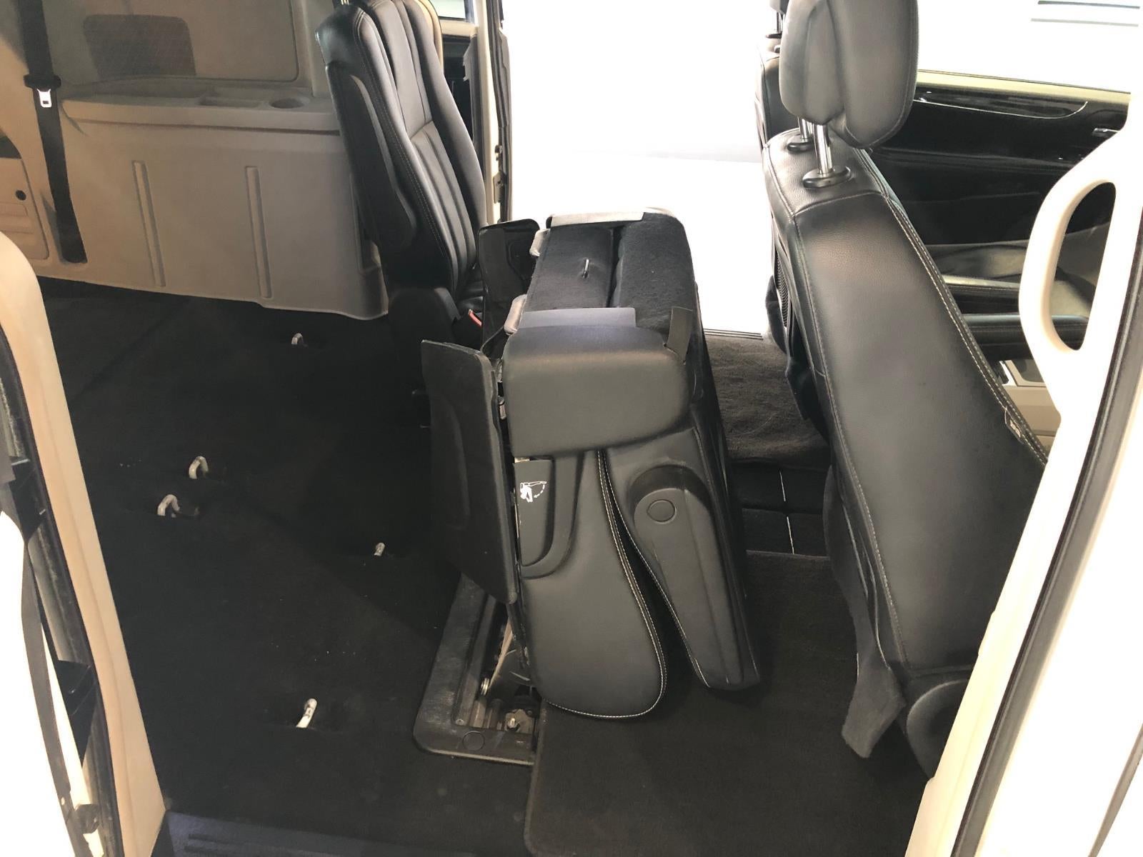 2012 Chrysler Town & Country Touring